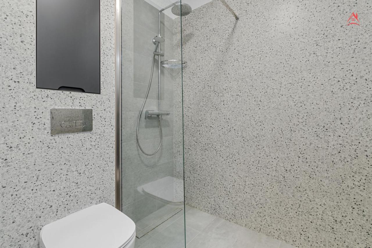 Apartament Opera Residence - Cismigiu, Eroilor, Free Private Parking Bucarest Esterno foto